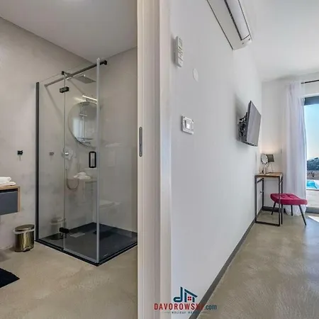 Aura Comfortable Vila Pula
