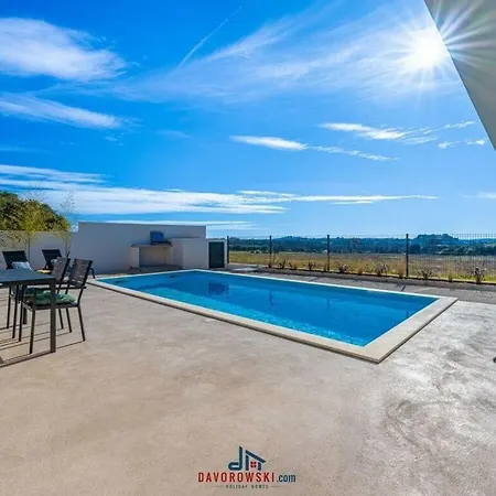 Vila Aura Comfortable *